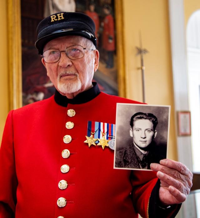 Chelsea Pensioner Brian Looks Back on His Time as a Teenage Paratrooper in World War II